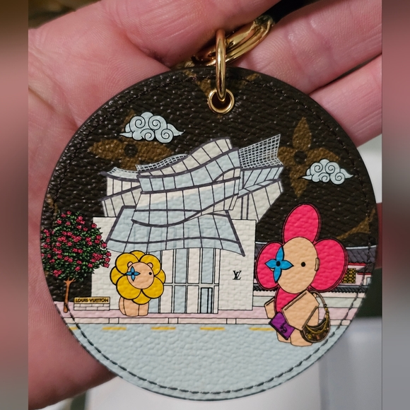 Louis Vuitton 2022 Christmas Seoul Bag Charm Key Ring NEW - Picture 2 of 10